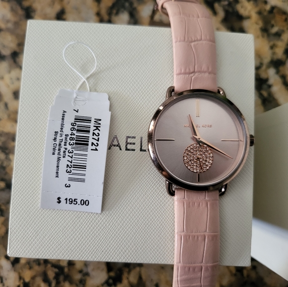 Pink Michael Kors time piece - Picture 2 of 5